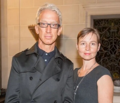 Lena Sved and her husband, Andy Dick, posing for a photoshoot.